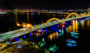 Cầu Rồng điểm check in siêu hot khi du lịch tại Đà Nẵng