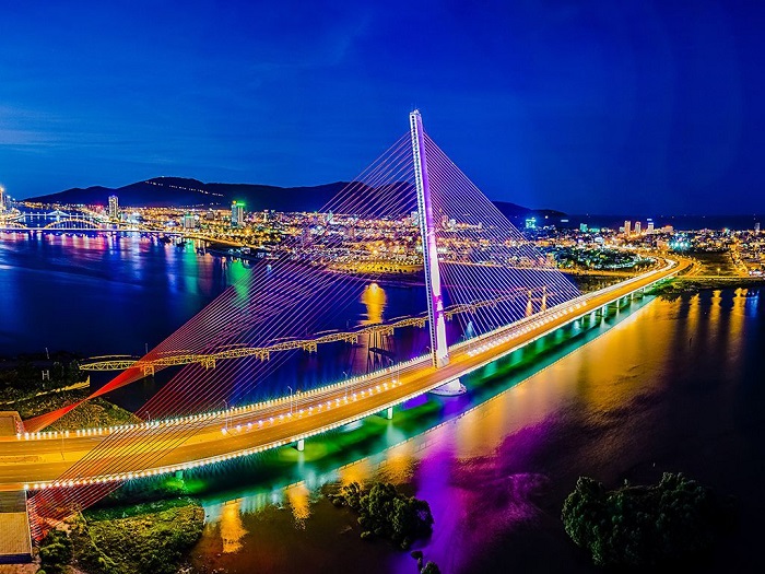 Du lịch Đà Nẵng nhất định phải đến cầu quay Sông Hàn