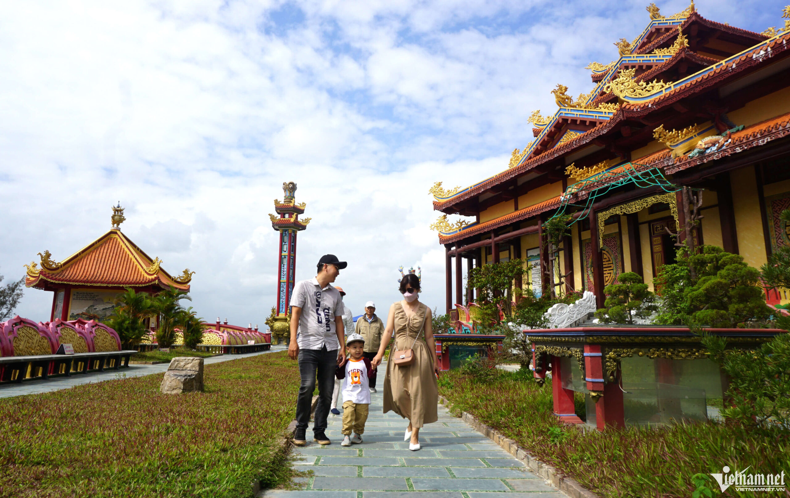 Chùa Quán Thế Âm là một trong những địa điểm tâm linh nổi tiếng ở Đà Nẵng được du khách chọn tham quan. Ngày 8-10/3 (tức từ ngày 17-19/2 âm lịch), tại chùa sẽ diễn ra Lễ hội Quán Thế Âm - Ngũ Hành Sơn năm 2023, dự kiến thu hút đông đảo người dân và du khách tham quan.