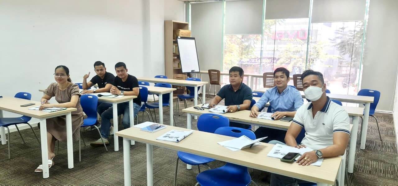 Một buổi học tiếng anh chuyên ngành của các kĩ sư công ty Samsung Vina tại trường anh ngữ Việt Úc
